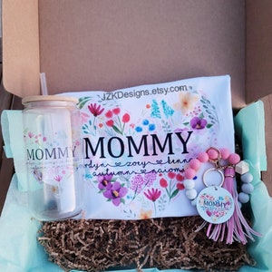 Mother's Day Gift Set, Mama Keychain, Mama Shirt, Gift Box For Her, GIGI Gift Box, GIGI Wristlet, Glass Can with Bamboo lid and straw