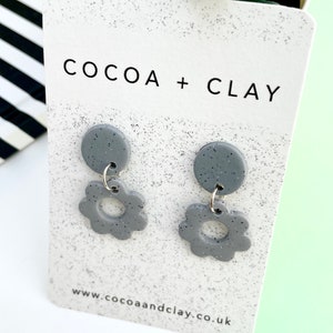 Flower shape Polymer Clay Earrings. Variety of colours available Black Green Grey zdjęcie 6