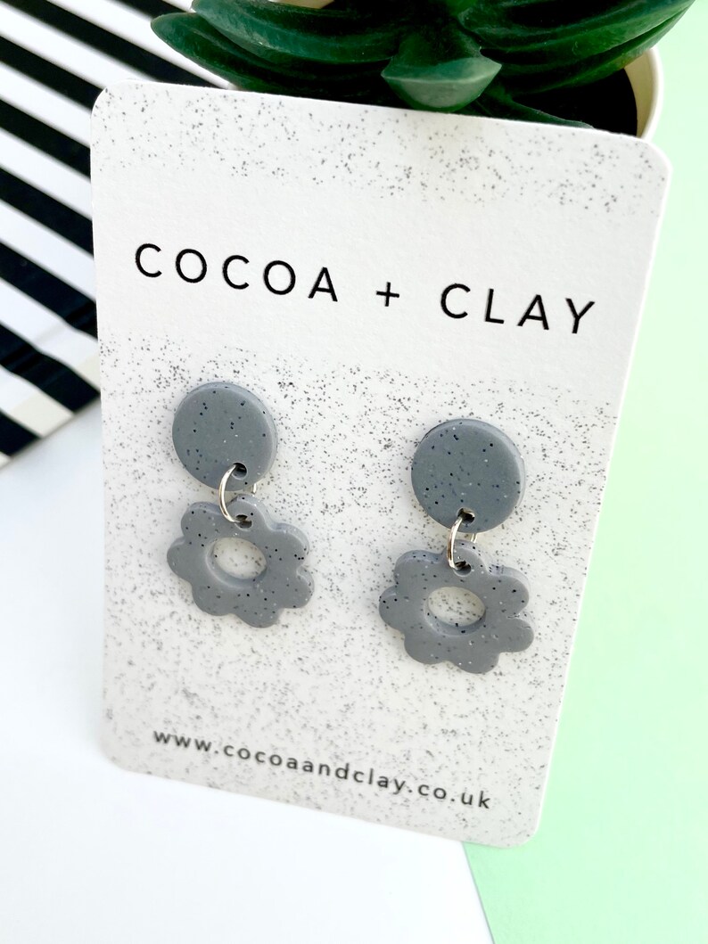 Flower shape Polymer Clay Earrings. Variety of colours available Black Green Grey zdjęcie 6