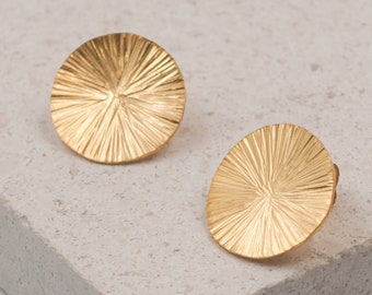 Pendientes de disco de oro martillado, pendientes redondos regalo para cumpleañera, joyería geométrica para mujer, idea de regalos de navidad hechos a mano.