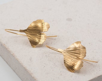 Orecchini del Black Friday, orecchini Ginkgo in oro 18k, orecchini a foglia pendenti boho, gioielli ginkgo per il matrimonio, orecchini fatti a mano regalo per la mamma