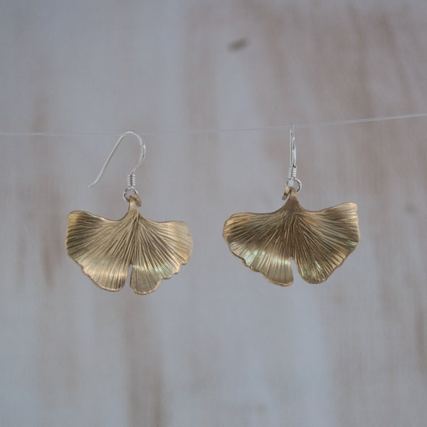 Soldes du Black Friday, boucles d'oreilles en forme de feuille de ginkgo pour femme, boucles d'oreilles en laiton pendantes fleur, cadeau bijoux pour maman, boucles d'oreilles en or pendantes