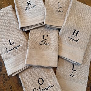 Embroidered Kitchen Towel: Personalized Newlywed Gift afbeelding 6