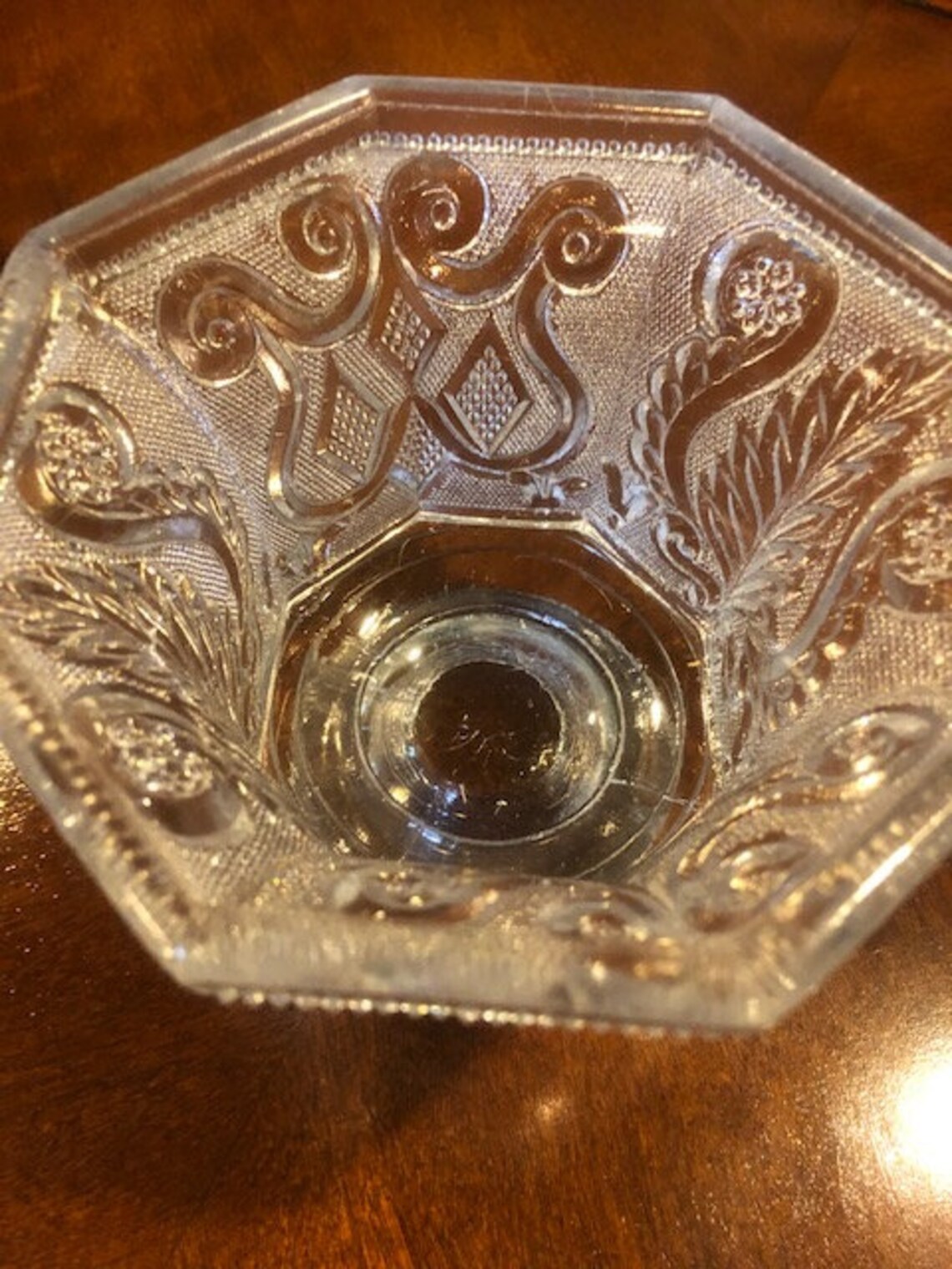 Vidrio de flint antiguo Acanthia Leaf and Shield Etsy