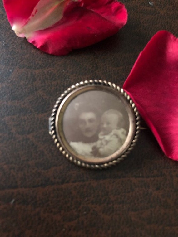 Antique Victorian Mourning Brooch, Photo Pin with… - image 2