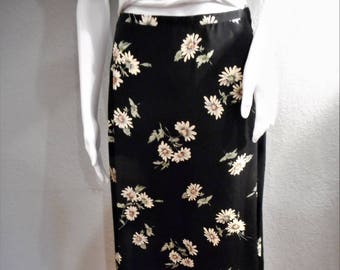 90s grunge/waist 25-26/ black daisy print skirt long;size 4-6