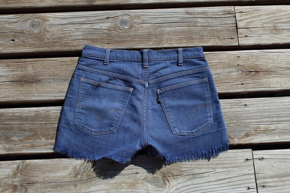 Vintage 70s Levi Shorts/waist 30-32 inches/cut of… - image 4