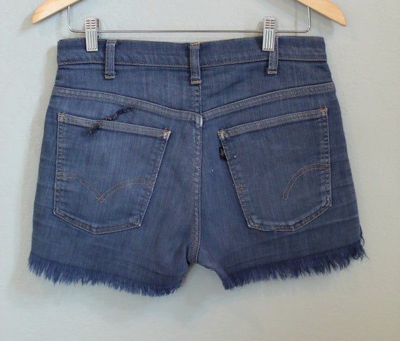Vintage 70s Levi Shorts/waist 30-32 inches/cut of… - image 2