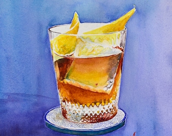 Könnte beinhalten: Ein Aquarellbild eines Cocktails mit einer Zitronenzeste als Garnitur in einem Glas mit dekorativem Muster. Das Getränk steht auf einem weißen Untersetzer und der Hintergrund ist ein hellblauer Aquarell-Wasch.
