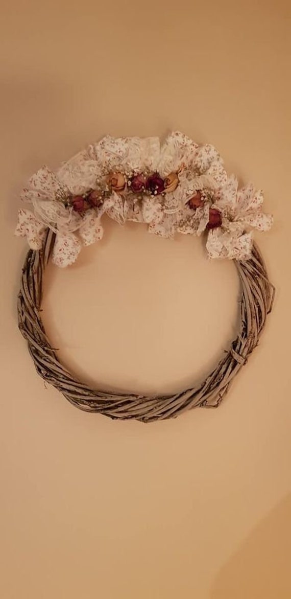 Couronne Tréssée Main, Patine Grise, Roses Anciennes, Dentelle et Liberty