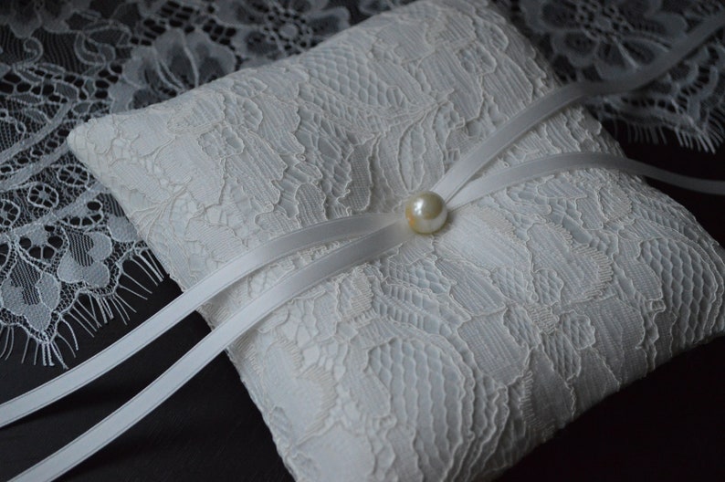 Ring Pillow Ivory/White/Cream Lace image 2