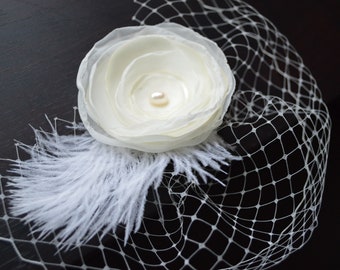 Fascinator / Hairblossom with Tulle and Feather