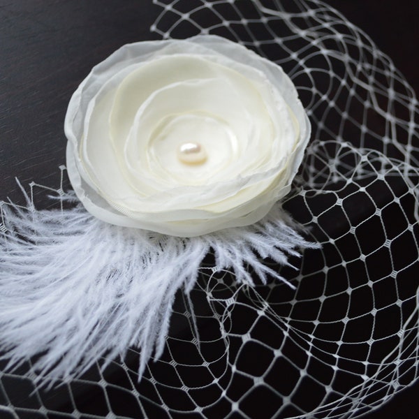 Fascinator / Hairblossom with Tulle and Feather