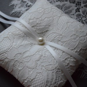 Ring Pillow Ivory/White/Cream Lace image 1