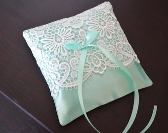 Coussin à anneaux MINI MENTHE avec dentelle IVOIRE