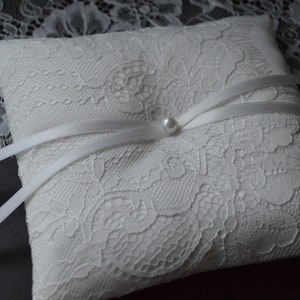 Ringkissen IVORY mit Wimpernspitze
