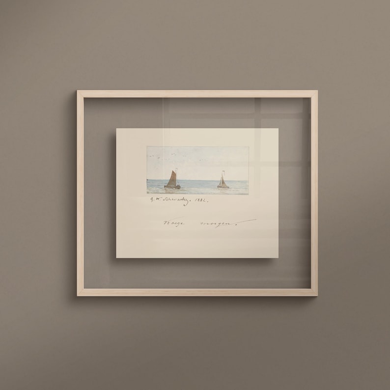 Puede incluir: Pintura en acuarela enmarcada de dos veleros en el oc&eacute;ano. La obra de arte est&aacute; en un marco blanco y tiene una cubierta de vidrio transparente. La pintura tiene un cielo y agua de color azul claro, con los veleros a lo lejos.