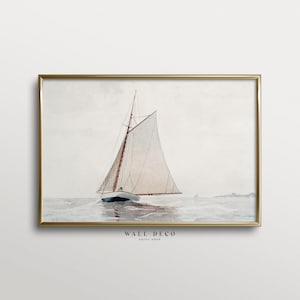 Puede incluir: Una pintura de acuarela de un velero con velas blancas en un mar tranquilo. El velero est&aacute; en primer plano de la imagen, y el mar es de color azul claro. El cielo es de color gris claro. La pintura est&aacute; enmarcada en un marco dorado.