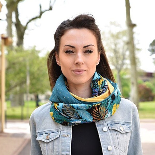 Snood femme tendance tropicale en viscose et double gaze , bleu et jaune , double col,écharpe tube,foulard,fluide,tour de cou, cadeau femme