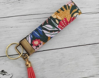 Wrist strap keychain, bracelet keychain, trendy keychain in cotton strap and hibiscus fabric, gift idea