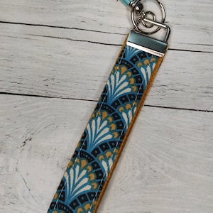 Wrist strap keychain, bracelet key ring, trendy key ring in cotton strap and art deco fabric, gift idea