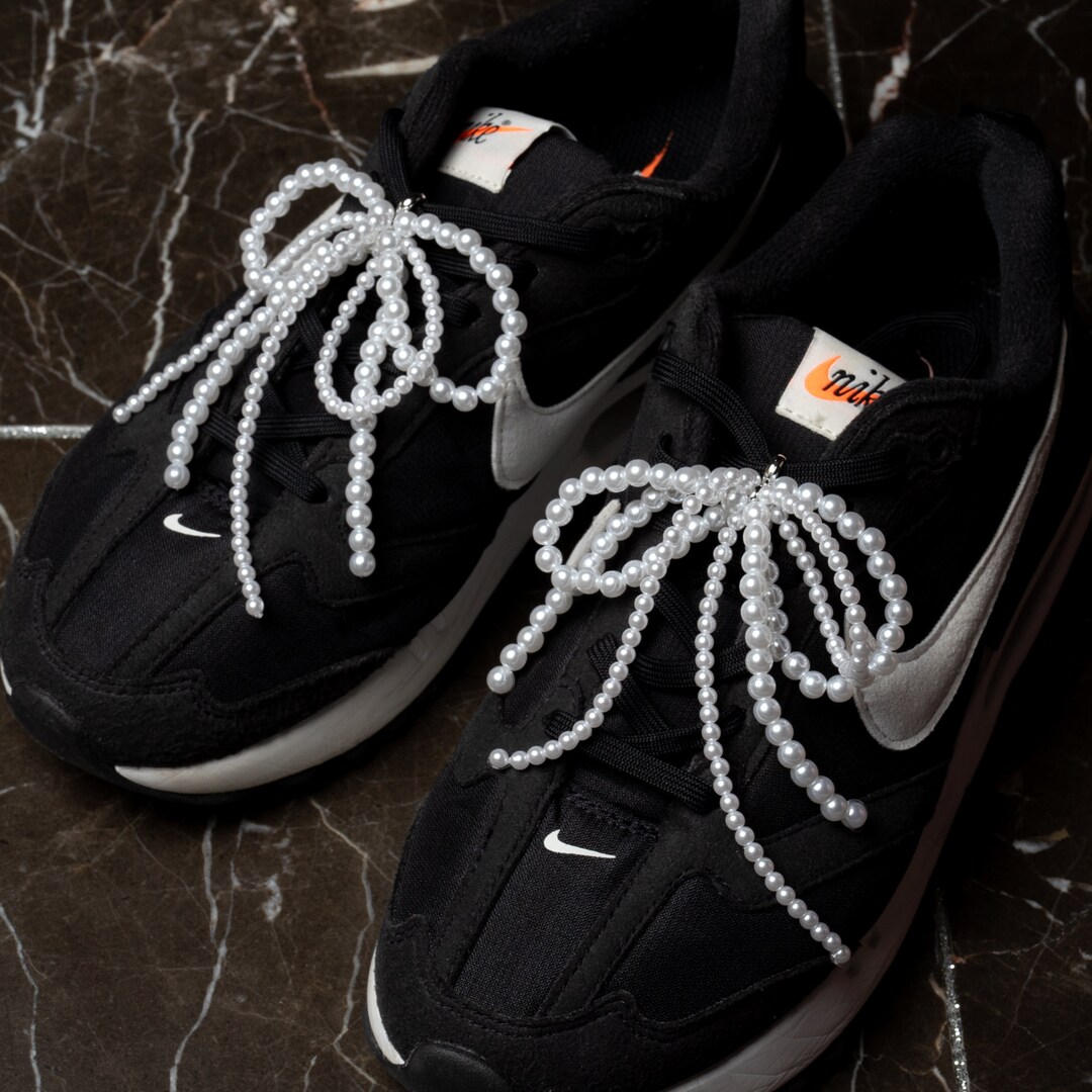【Monday Edition】PEARL TASSEL SHOELACE Designer fashion, Seoul-fully created | W Concept