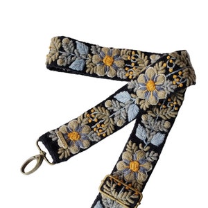 Bestickter Taschengurt, Kameragurt, verstellbare Tasche, Umhängetasche, peruanische Stickerei, schwarzer Gürtel, graue Blume, Geschenk für Sie