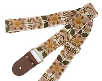 Adjustable embroidered guitar strap, handmade white guitar strap, beige flowers, leather ends, gift for guitarist, peruvian, ethnic, boho