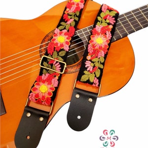 Verstelbare geborduurde gitaarriem, handgemaakte zwarte gitaarriem, rode bloemen, leren uiteinden, cadeau voor gitarist, Peruaans, etnisch, boho