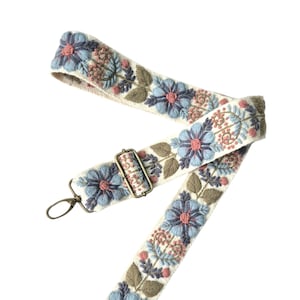 Ivory bag strap with embroidered sky blue flowers and pink details, Handwoven camera strap, Handmade adjustable bag strap, boho, gift her