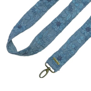 Hellblauer Taschengurt, einfarbiger Gurt, bestickter Taschengurt, Kameragurt, verstellbare Tasche, handgemachte Stickerei, Boho, Geschenk für sie
