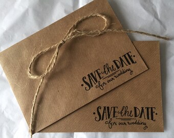 60 Pencil Us in Save The Date Personalised Magnetic Brown Kraft Wedding Invitations Tags Cards /& Envelopes Qtys 10-100