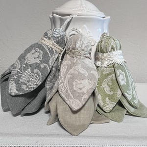 Porte-clés Vintage Français Avec 4 Glands - Soie/coton Rose, Vert Et Ivoire - Très Bon état