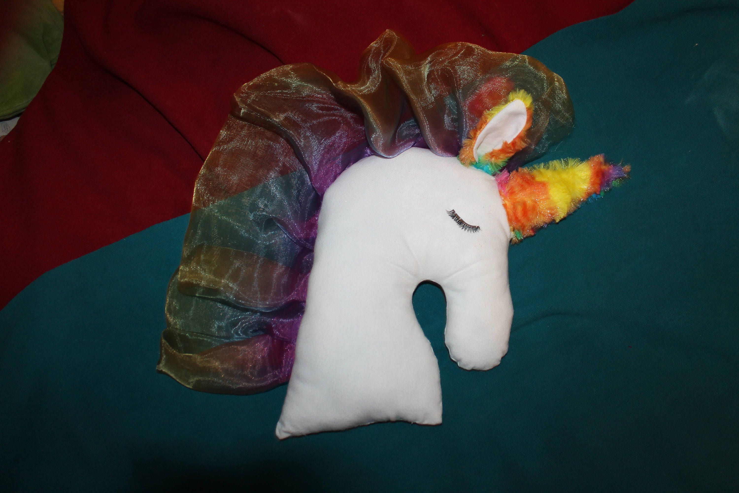 Coussin Licorne Blanche Corne et Crinière Multicolore
