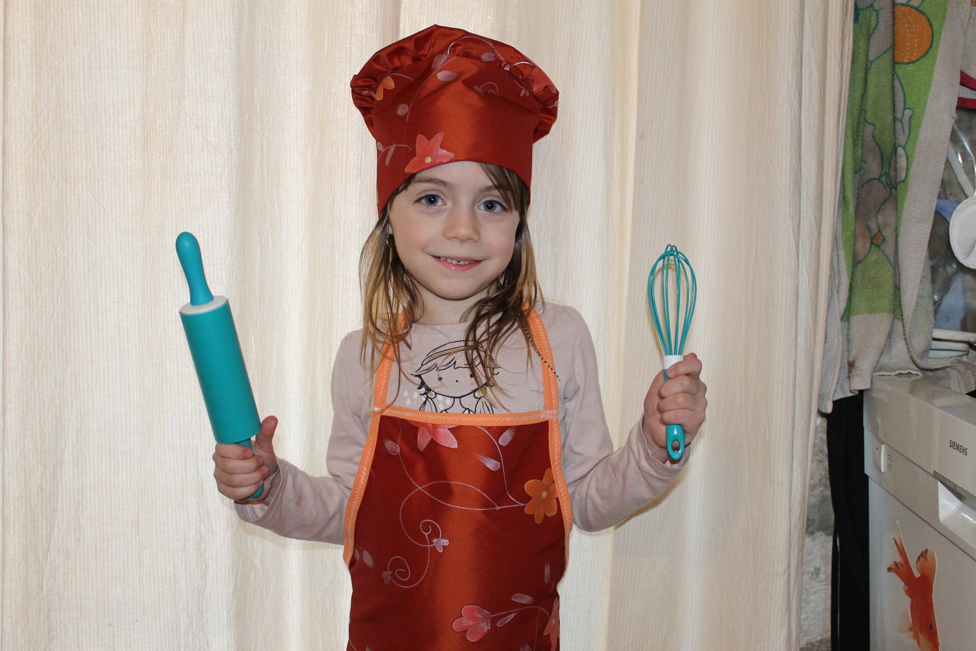 Ensemble Enfant Tablier et Toque Pour La Cuisine Modèle Rouge
