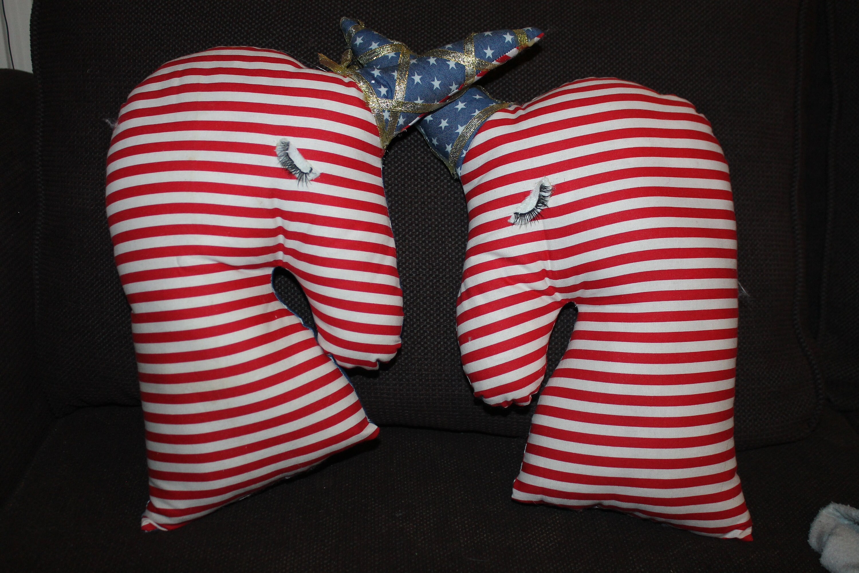 Duo Coussins Licorne Tons Rouge, Blanc et Bleu Style Us