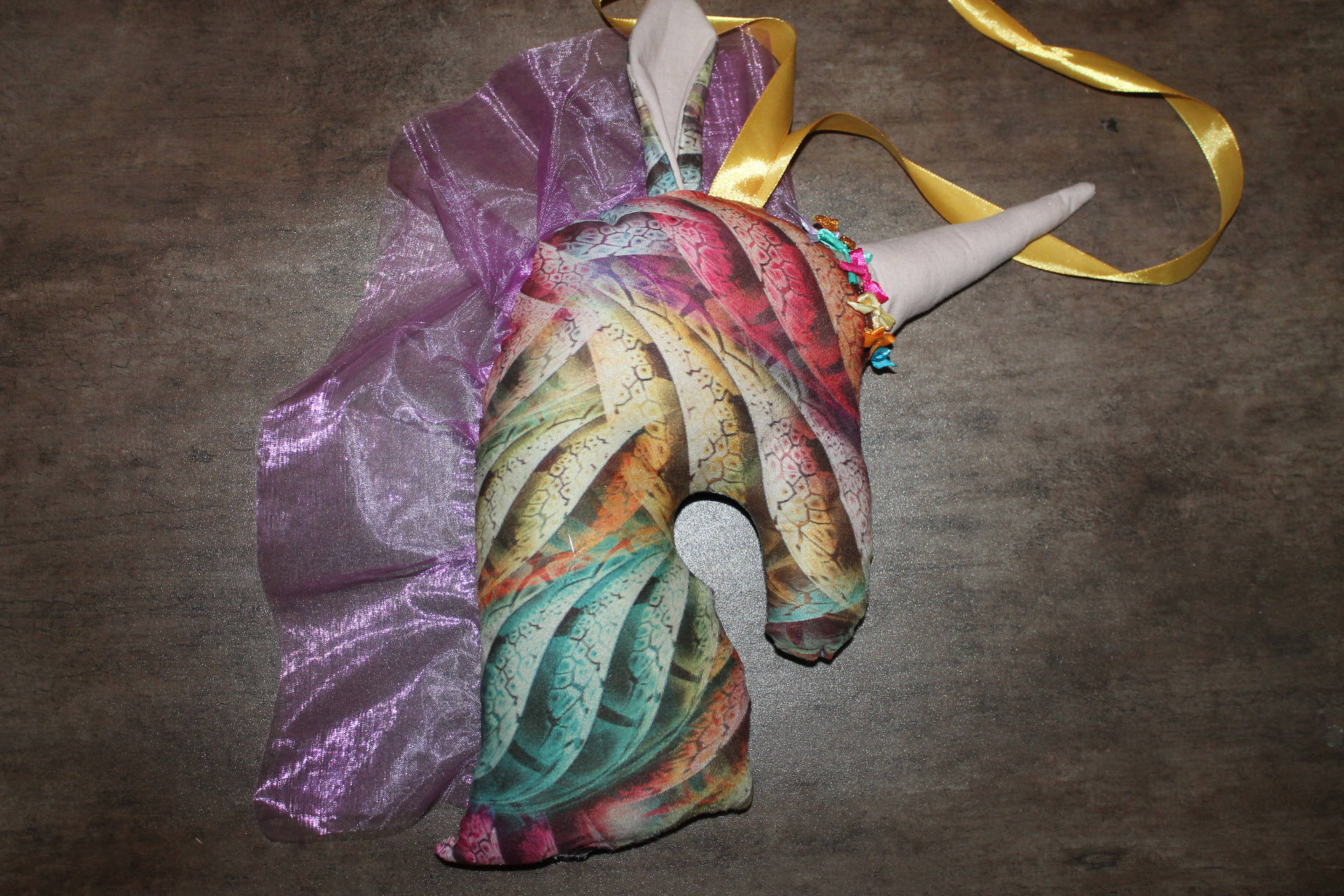 Nouveaute - La Licorne à Suspendre en Tissus Multicolore