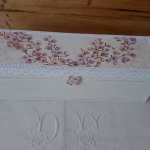 Beautiful antique box / vintage wooden box / antique jewelry box / antique french fabric box / vintage sewing box