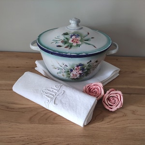 Antique enamelled pan / vintage metal pan / shabby chic and romantic dishes / French enamelware