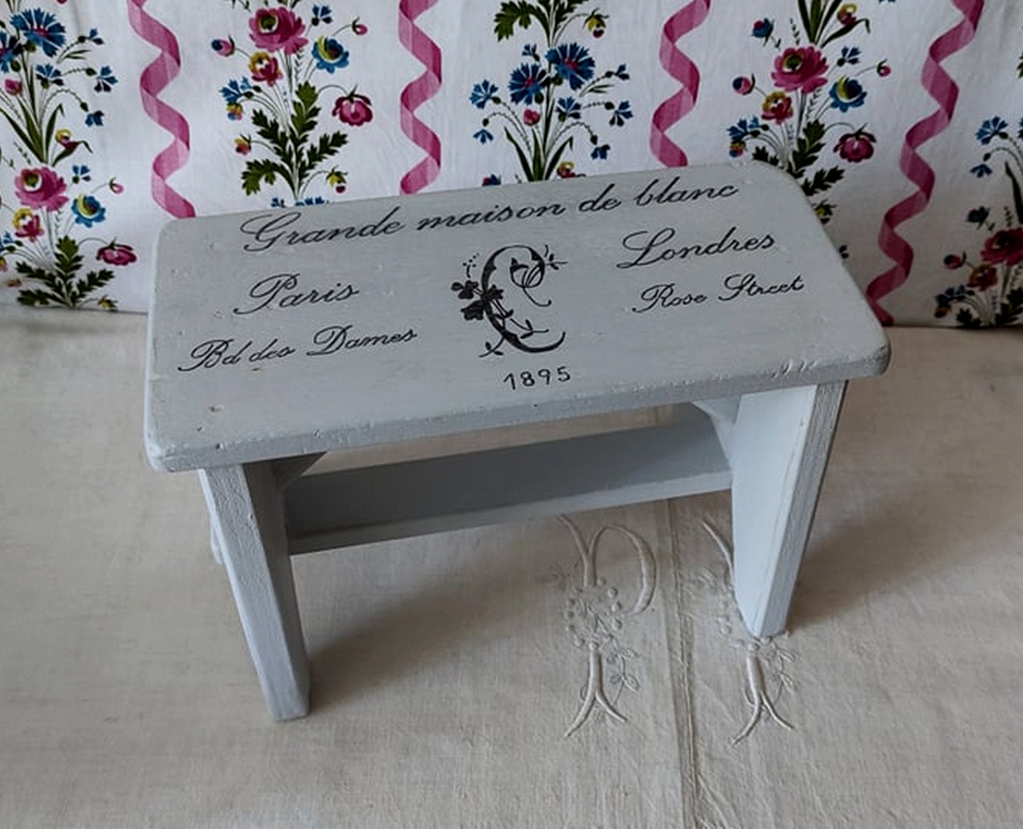 Petit Tabouret Vintage en Bois Patiné/Ancien Footrest Repose Pieds Rectangulaire