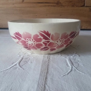 Large vintage soup bowl / old bowl / vintage bowl beige color and red flowers / vintage bowl 1940s / vintage france tableware