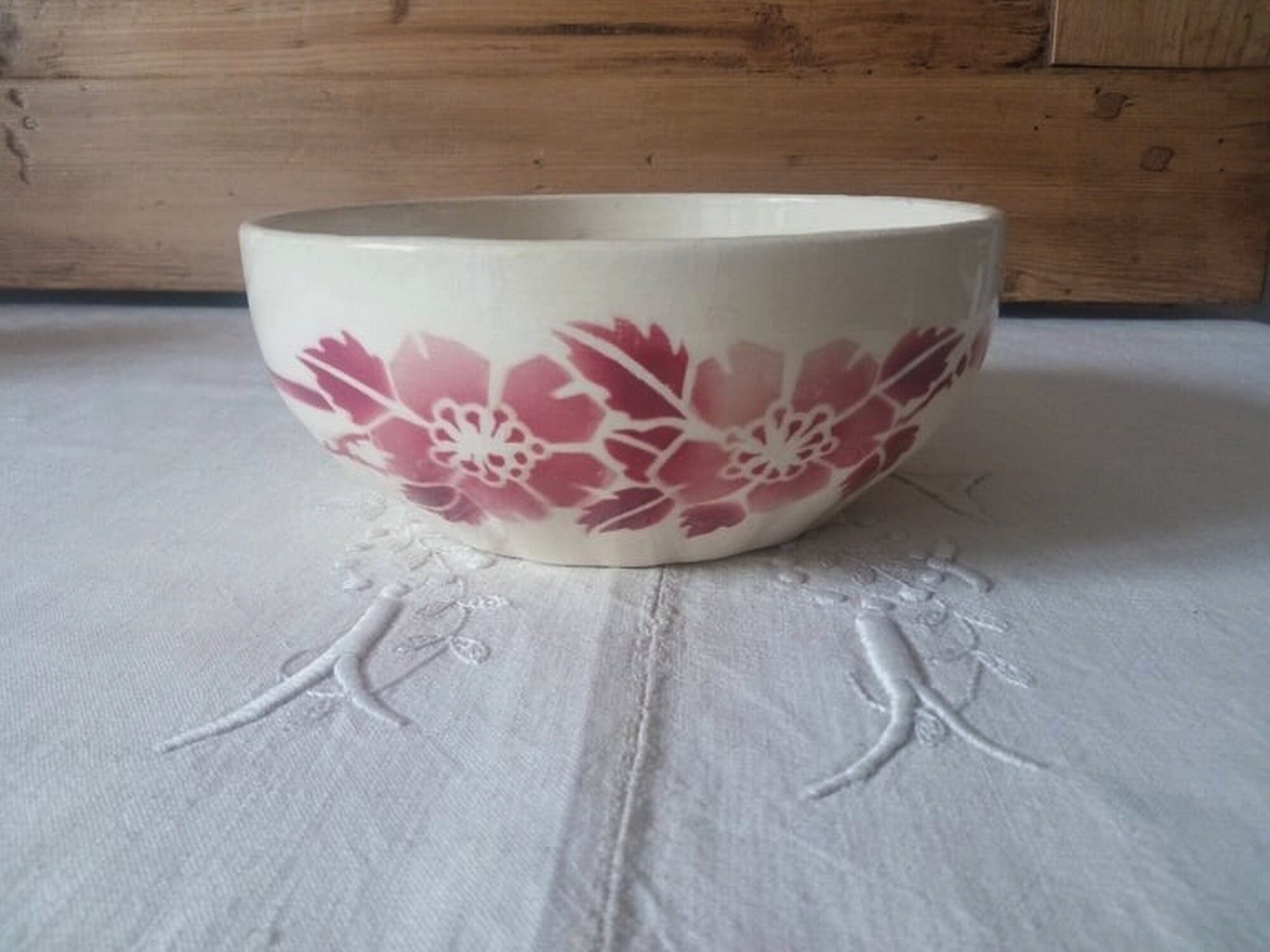 Grand Bol à Soupe Vintage/Ancien Couleur Beige et Fleurs Rouges Années 1940 Vaisselle France Vintage
