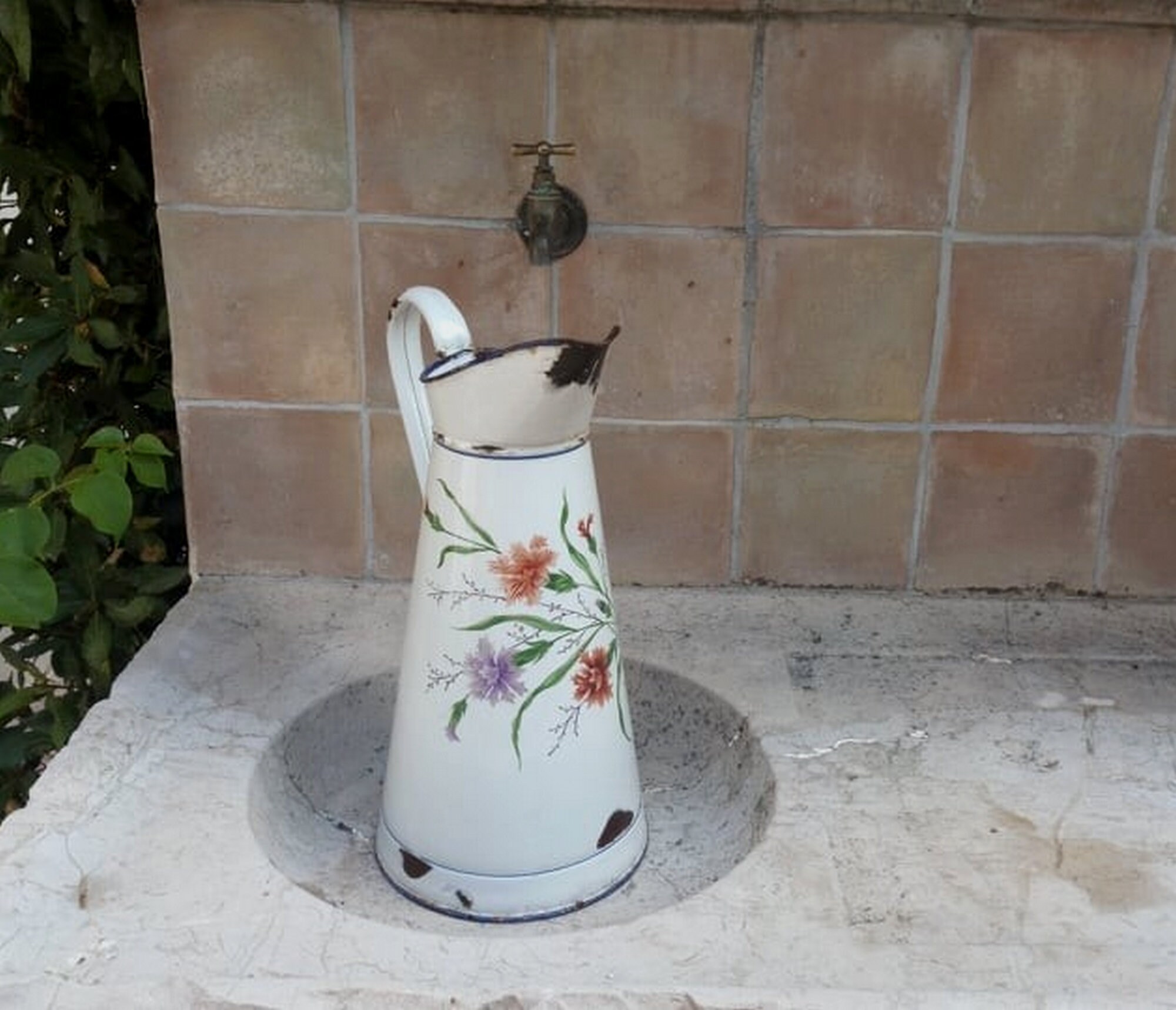 Broc en Métal Émaillé Vintage/Pichet Ancien Broc Tôle Émaillée Français