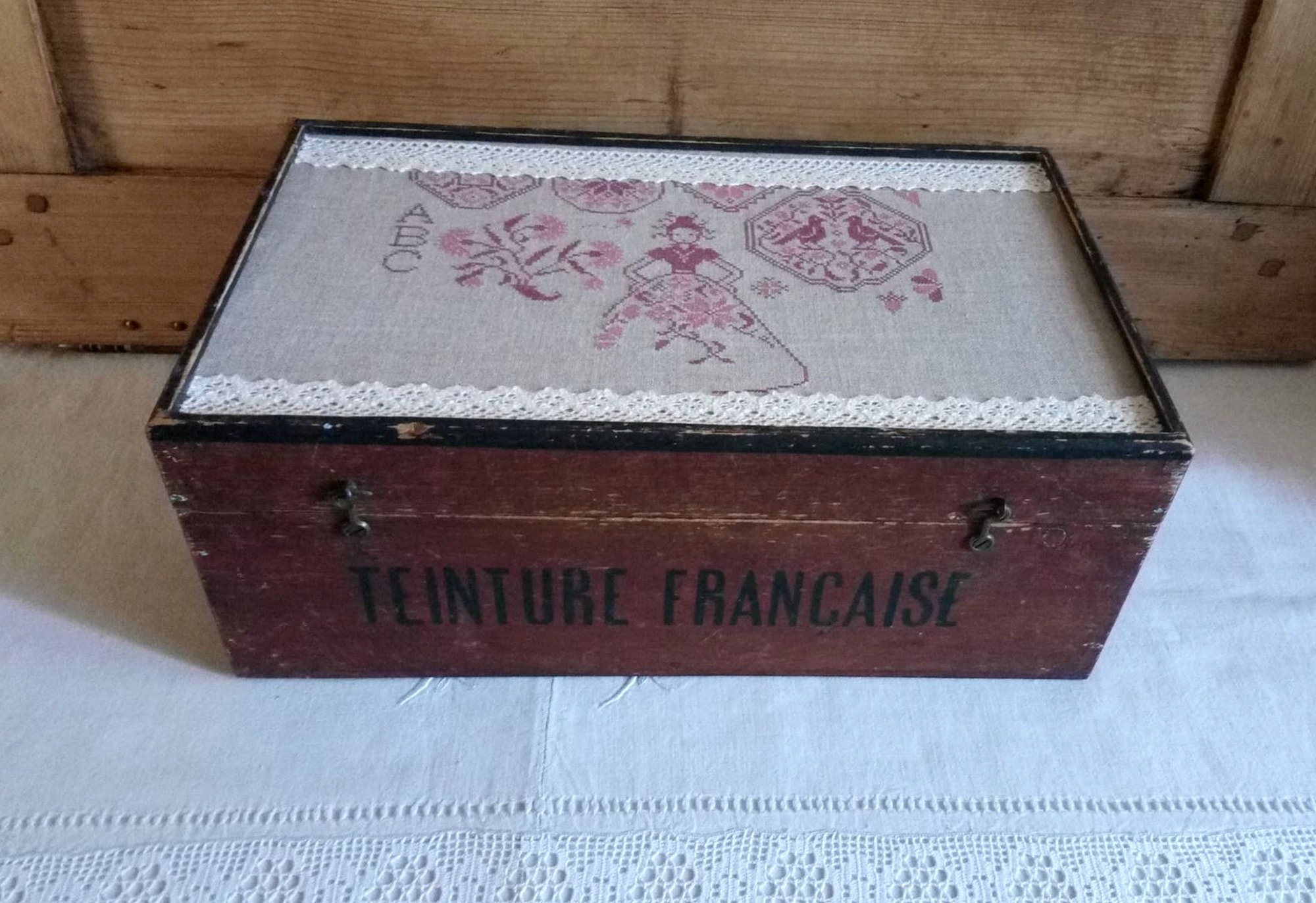 Boîte à Couture Ancienne/Boîte Vintage en Bois Bijoux Antique French Fabric Box