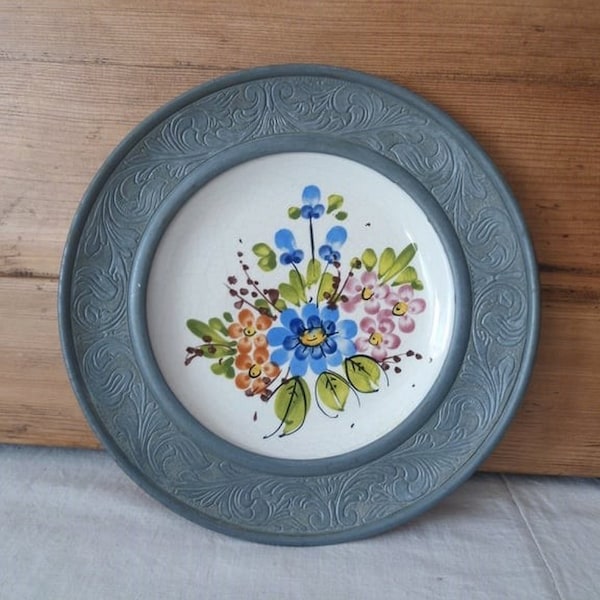 Vintage decorative plate / antique earthenware plate and tin rim / vintage crockery / Handgemalt plate