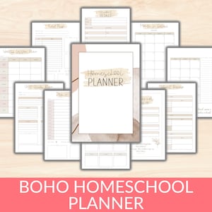 Könnte beinhalten: Ein druckbarer Homeschool-Planer mit Boho-Ästhetik. Das Cover zeigt ein Aquarell-Design in Braun- und Beigetönen. Der Planer enthält Seiten für wöchentliche Unterrichtspläne, Einheitliche Studienpläne, Exkursionen, Schülerdetails, einen Monatskalender, eine Fachüberprüfung und ein tägliches Protokoll. Der Text "Homeschool Planner" ist in einer handschriftlichen Schriftart geschrieben.