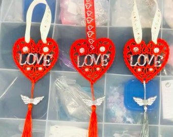 Love Heart Wall Hanging / Rojo y plata Madera 3D Heart Angel Love Heart Wings Silver 3D Lettering / Borla roja / Regalo de bodas / San Valentín