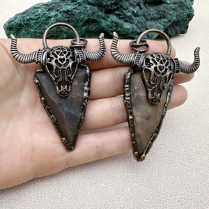 Vintage Arrowhead Indian Agate Buffalo Cattle Skull Pendant, Ethnic Jewelry Bull Head Charms, Longhorn Cattle Skull Pendant