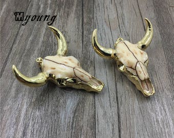 Buffalo Cattle Skull Pendentif Charm, Resin Longhorn Cattle Head Necklace Pendant, Pendentif cornes plaquées or, GP082403
