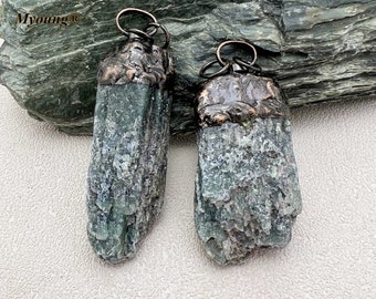 2pcs Vintage Bronze Plated Rough Irregular Kyanite Quartz Green Stone Charms, Kyanite Necklace Pendant For Jewelry Gifts Making,GP2406281